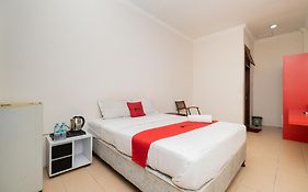 Reddoorz Plus @ Gunungsari Surabaya